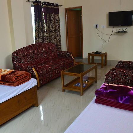 Hotel Kaustav Tezpur Extérieur photo