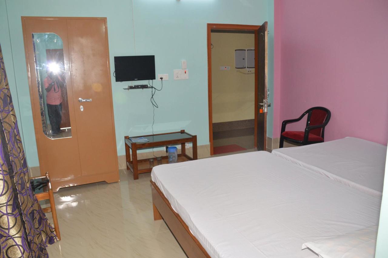 Hotel Kaustav Tezpur Extérieur photo