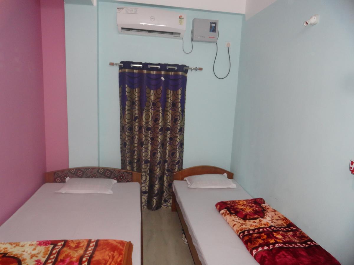 Hotel Kaustav Tezpur Extérieur photo